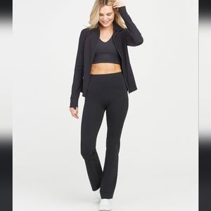 Spanx Booty Boost Skinny Flare pants ver black - med tall